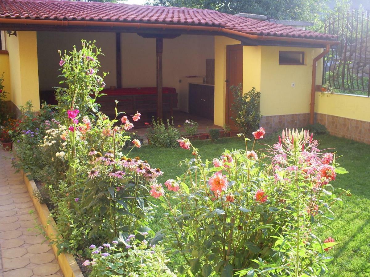 Къща За Гости Фантазия Tryavna Exterior foto